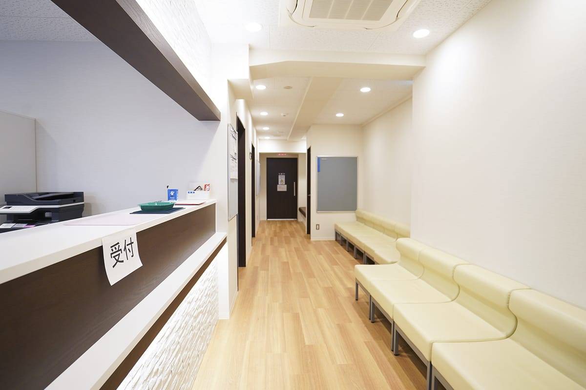 東京ヒップジョイントクリニックの待合室